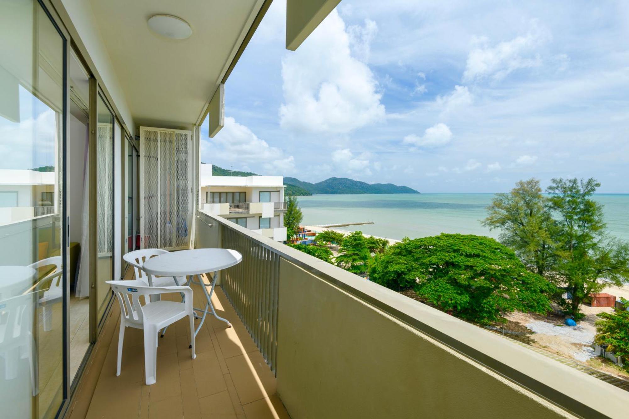 By The Sea Beach Front Apartment Batu Feringgi Bagian luar foto